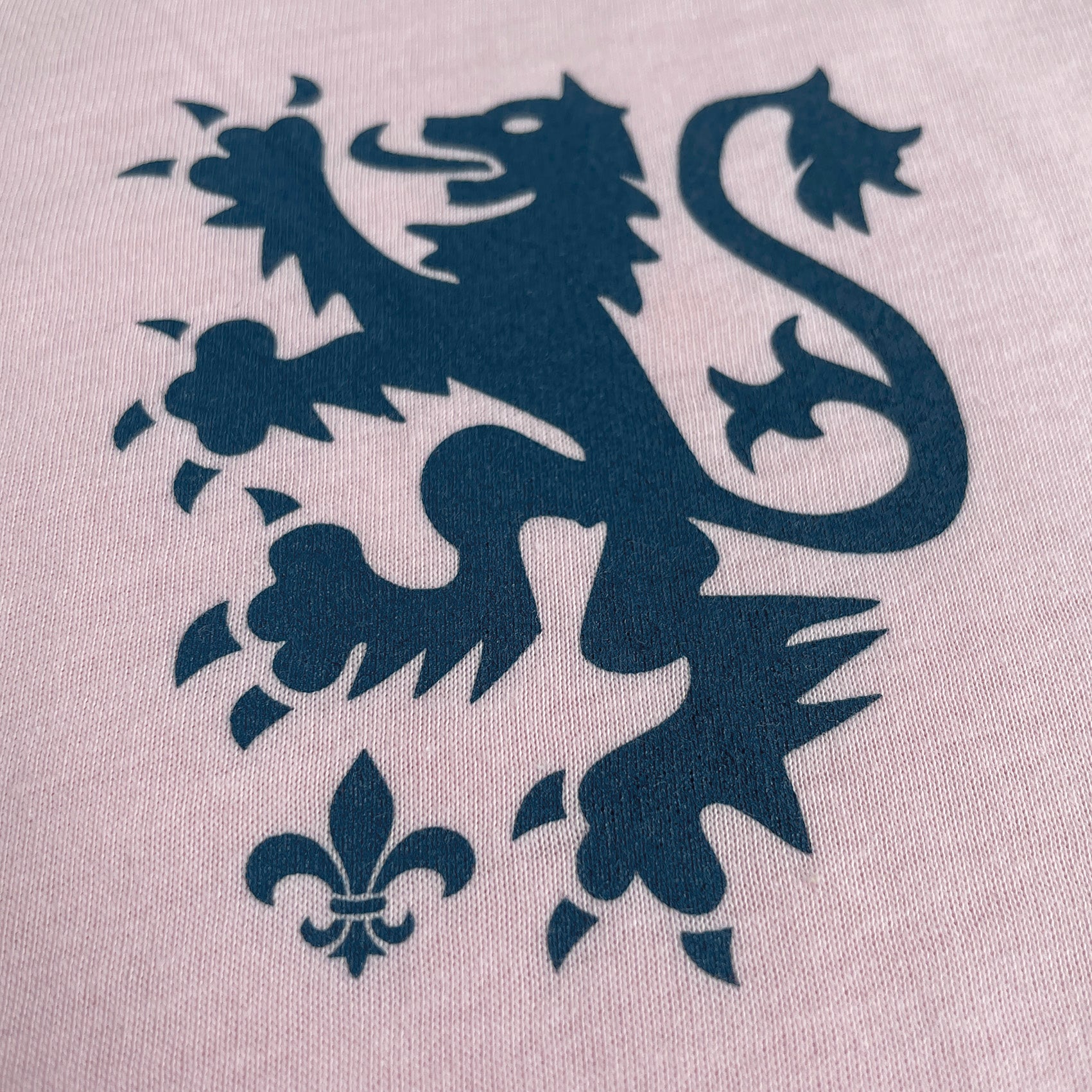 Scotland 'Fleur de Lis' Pink T-shirt
